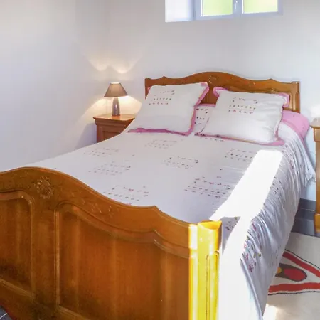 2 Bedroom Beautiful In Дом отдыха *