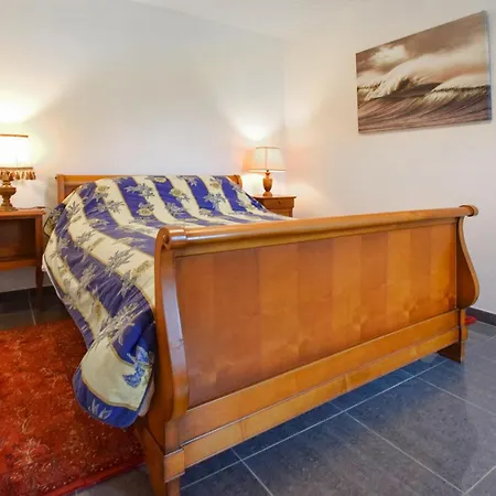 2 Bedroom Beautiful In Дом отдыха *