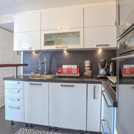 2 Bedroom Beautiful In *